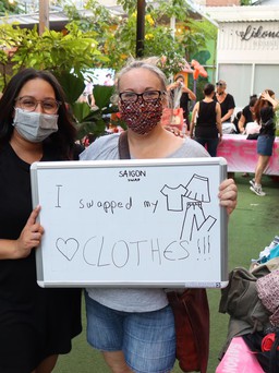Người phụ nữ Pháp ở TP.HCM tìm 'cuộc đời' mới cho quần áo cũ