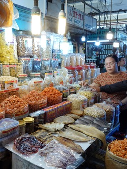Hàng Việt thống lĩnh chợ tết