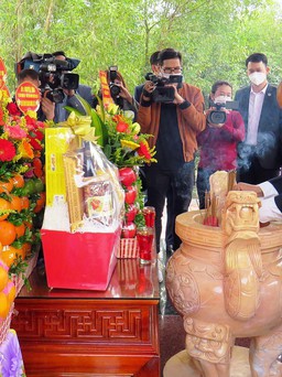 Chủ tịch nước Nguyễn Xuân Phúc dự lễ khánh thành nhà bia liệt sĩ ở Quảng Nam