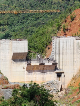 Một huyện vùng cao có 12 dự án thủy điện: Tỉnh Quảng Nam phản hồi thế nào?