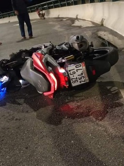 Quảng Nam: Tông xe máy vào lan can cầu, nam thanh niên tử vong tại chỗ