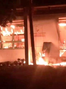 Quảng Nam: Cháy trường THCS trong đêm, nhiều tài sản bị thiêu rụi