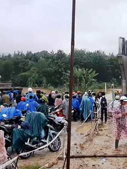 Quảng Nam: Mưa lớn chia cắt, hàng trăm người bị ‘chặn đường’ về nhà