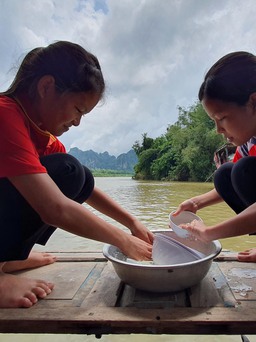 Ngôi nhà trên sông của hai đứa trẻ