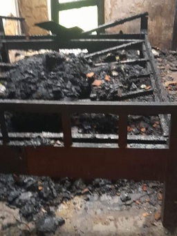 Quảng Bình: Đốt củi sưởi ấm trong nhà gây cháy lan, một cụ bà tử vong