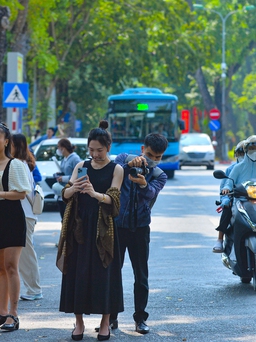 Những con đường ‘đẹp nhất Hà Nội’, tiềm ẩn tai nạn giao thông vì người chụp ảnh