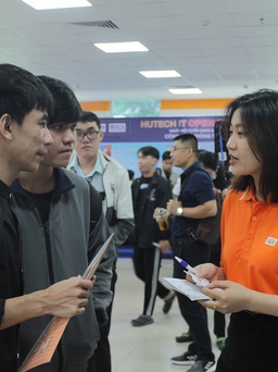 Sinh viên tìm cơ hội làm việc ở nước ngoài ngay tại trường