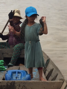 Người Việt ở Campuchia chật vật mưu sinh mùa nước cạn