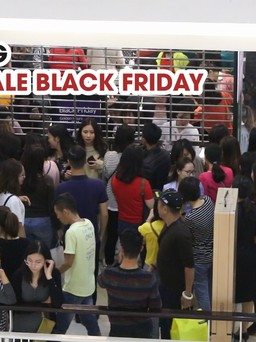 Biển người mua sắm, săn đồ giảm giá trong ngày Black Friday ở Hà Nội