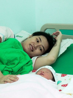 Cứu sản phụ bị sa dây rốn nguy kịch, giúp mẹ tròn con vuông