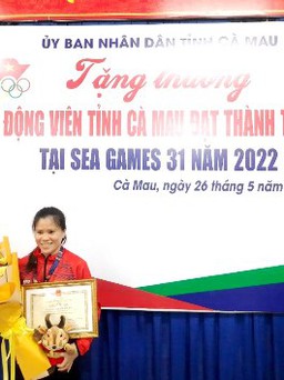 Khen thưởng cầu thủ đoạt HCB môn futsal nữ tại SEA Games 31