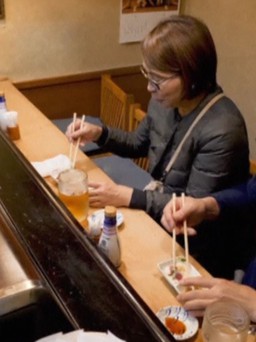 Vì sao các quán sushi truyền thống dần biến mất tại Tokyo?