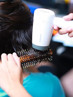 Bật mí cách chăm sóc tóc uốn xoăn ngay tại nhà đẹp như đến salon