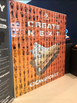 Converse Crescent Mall tạo điểm nhấn với bức tranh mosaic ghép từ ảnh 240 khách hàng