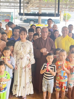 Nữ tỉ phú thăm chùa Thanh Sơn - Khánh Hòa, nơi cưu mang các em bị bỏ rơi