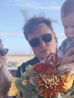 Tỉ phú Elon Musk chia sẻ ảnh chụp cùng gia đình sau tin đồn qua đời