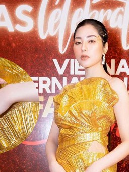 Hoa hậu Tô Diệp Hà đeo nhẫn kim cương 8 tỉ đi sự kiện