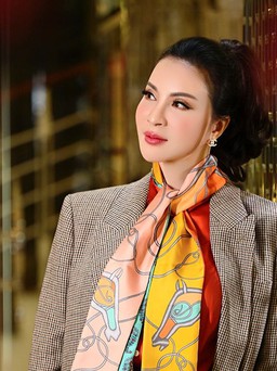 'Nữ hoàng ảnh lịch' Thanh Mai khoe vai trần gợi cảm