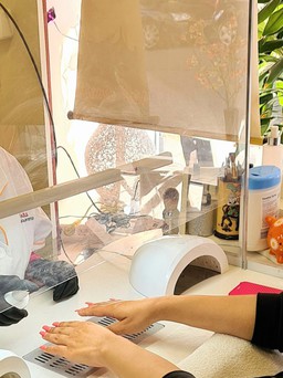 Tiệm nail Việt ở Đức vừa chống dịch, vừa vun vén đam mê