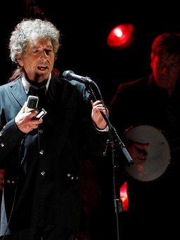 Bản thảo bài hát, thư từ của Bob Dylan bán đấu giá gần nửa triệu USD