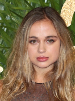 Người mẫu, thành viên Hoàng gia Anh Amelia Windsor vi phạm quy định giãn cách xã hội