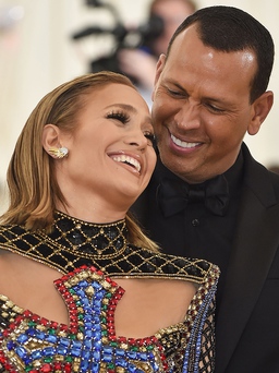 Jennifer Lopez và chồng sắp cưới hàn gắn tình cảm