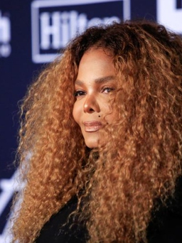 Áo khoác của Janet Jackson được bán với giá hơn 81.000 USD