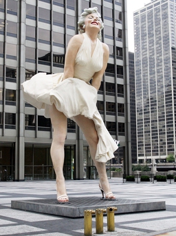 Bức tượng Marilyn Monroe gây tranh cãi dữ dội