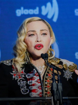 Madonna ký hợp đồng với Warner Music phát hành lại toàn bộ ca khúc