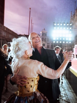 Helen Mirren nhảy trong mưa cùng Vin Diesel trước thềm LHP Venice