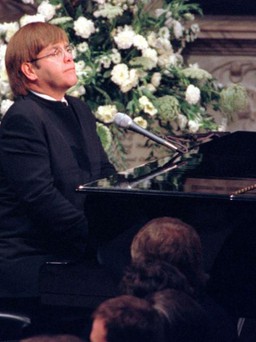 Hé lộ nguyên nhân Elton John trình bày bài ‘Candle in the Wind’ trong tang lễ Diana