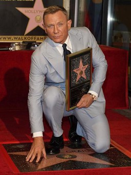 Daniel Craig được Nữ hoàng Anh vinh danh nhân dịp đầu năm mới