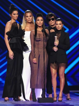 Gia đình Kardashian hoang mang, lo ngại về cuộc hôn nhân mới của Kanye West
