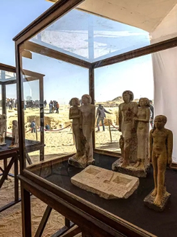 Phát hiện xác ướp 4.300 năm tuổi phủ vàng ở Ai Cập
