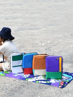 Độc đáo những chiếc túi thời trang tái chế của người trẻ Việt