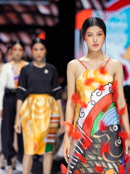 Nguyễn Tùng Chinh mang tranh Hàng Trống lên các thiết kế thời trang