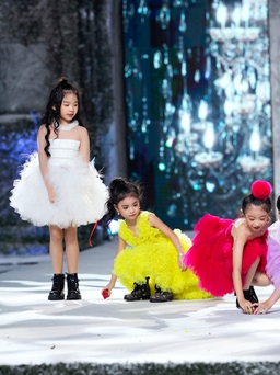 Những chú thiên nga nhỏ đáng yêu diện váy áo mùa Thu Đông 2020