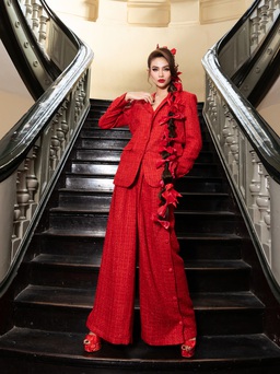 Sao Việt diện váy áo đỏ thắm làm bừng sáng thảm đỏ fashion show thời trang mở màn năm mới 2021