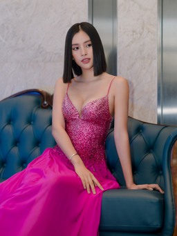 Hoa hậu Tiểu Vy diện váy o ép vòng 1 khoe nhan sắc thượng hạng