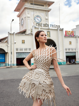 Hoa hậu Khánh Vân mặc áo đầm mây tre lá độc đáo của NTK Nguyễn Tiến Truyển