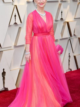 Thời trang màu hồng sành điệu bất chấp tuổi tác của minh tinh U80 - Helen Mirren