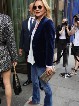 Bỏ túi cách chưng diện quần jeans ống loe sành điệu như siêu mẫu Kate Moss