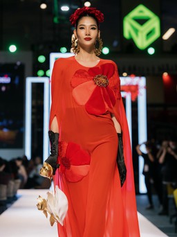 Hà Linh Thư khuấy động không khí lễ hội trong đêm khai mạc Fashion Festival 2021