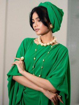 Trương Thị May diện đầm phong cách Địa Trung Hải dự show thời trang
