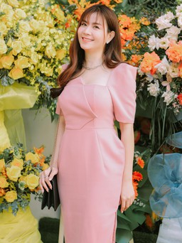 Kim Tuyến, Kha Ly diện tông hồng ngọt ngào đến chúc mừng Hùng Thuận