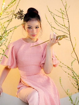 Áo dài vải tweed lạ mắt của Chung Thanh Phong