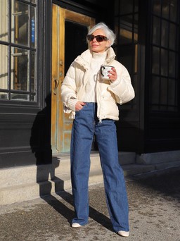 Học “bà ngoại” cách mặc đẹp ngày lạnh với quần jeans và áo len