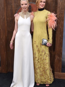 Búp bê Anya Taylor-Joy đọ dáng cùng Nicole Kidman trên thảm đỏ