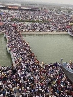 Yêu cầu thực hiện nghiêm 5K sau vụ 'biển người' chen chúc tại chùa Tam Chúc