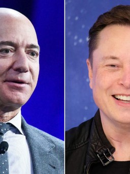 Tỉ phú Elon Musk lại 'cà khịa' chuyến bay của Jeff Bezos